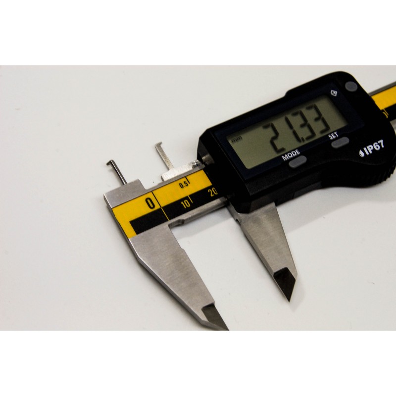 Small grooves digital caliper IP67